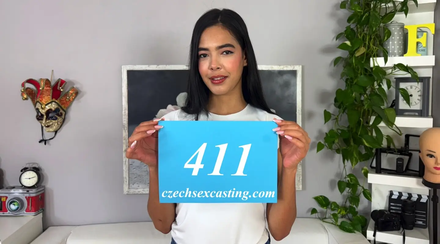 Czech Sex Casting – E411 – Sexy latinská brunetka zkouší štěstí s nadrženým kameramanem